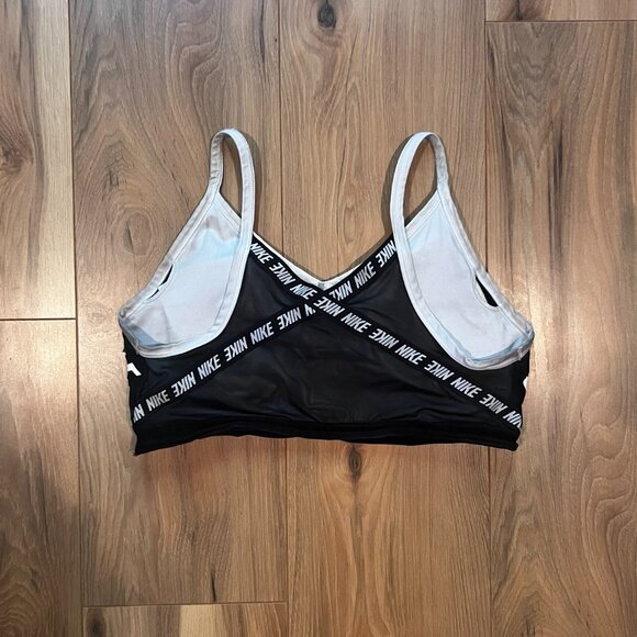 Nike Padded Mesh Back Sports Bra - Picture 2 of 3